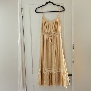 LUSH Cream/ Natural Textured Midi Tiered Dress with Lace Detail (MED)